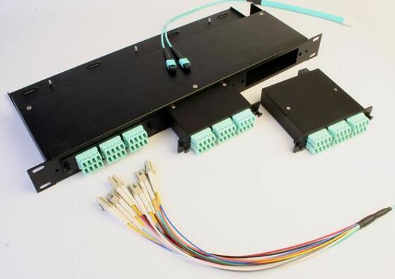 MPO-Kassetten 96F MPO 1U Patchpanel kompatibel mit 10G 40G 100G Rechenzentrum-Netzwerken, die ein Fasermanagementsystem bieten